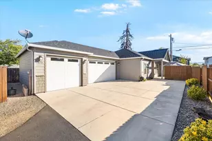 672 Heber Ln, Medford, OR 97501 - Photo 1