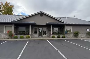 935 Town Centre Dr, Medford, OR 97504 - Photo 1