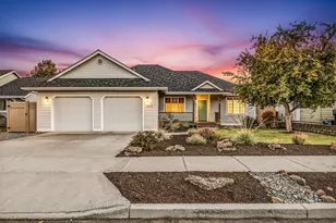 20919 Spinnaker St, Bend, OR 97701 - Photo 1