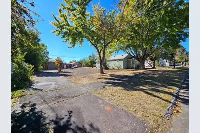 2150 White Avenue, Klamath Falls, OR 97601 - Photo 1