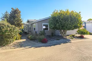 4601 S Pacific Hwy, Phoenix, OR 97535 - Photo 1