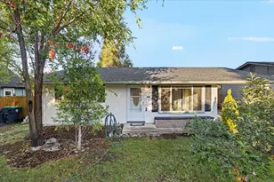 529 Pearl St, Medford, OR 97504 - Photo 1