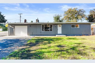 416 S Royal Avenue, Eagle Point, OR 97524 - Photo 1