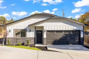 147 SE 16th St, Madras, OR 97741 - Photo 1