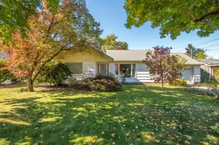 1034 SE Clarey Ave, Grants Pass, OR 97526 - Photo 1