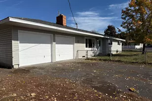 4199 Hilyard Ave, Klamath Falls, OR 97603 - Photo 1