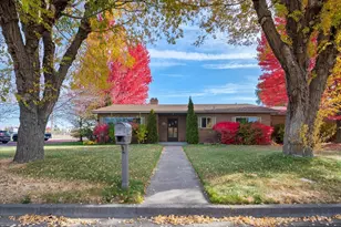 1406 SW 12th St, Redmond, OR 97756 - Photo 1