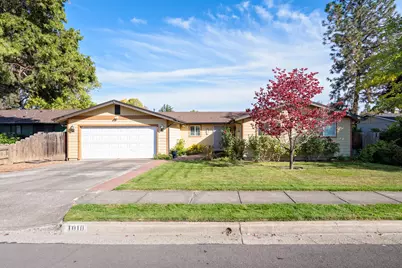 1010 N 3rd Street, Central Point, OR 97502 - Photo 1