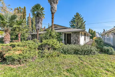 3 Chestnut Street, Medford, OR 97501 - Photo 1