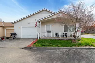 1950 SW Betty Ln, Grants Pass, OR 97526 - Photo 1