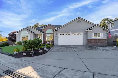 223 Ridgeway Avenue, Central Point, OR 97502 - Photo 1