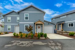 205 Dano Dr, Phoenix, OR 97535 - Photo 1