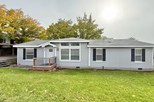 310 Jefferson St, Klamath Falls, OR 97601 - Photo 1