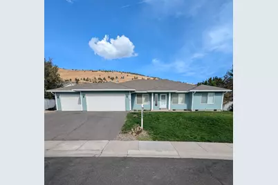 893 Rosemont Court, Klamath Falls, OR 97603 - Photo 1