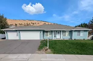 893 Rosemont Ct, Klamath Falls, OR 97603 - Photo 1