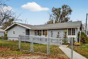 609 SE Evergreen Ave, Redmond, OR 97756 - Photo 1