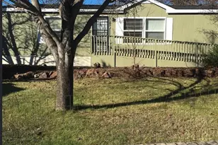 633 E Archwood Dr, Eagle Point, OR 97524 - Photo 1