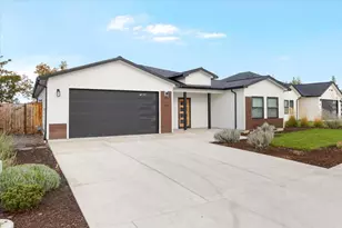 429 Arrowhead Trail, Eagle Point, OR 97524 - Photo 1