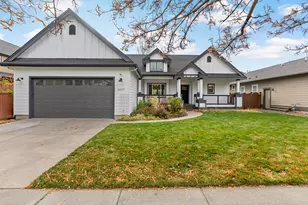 20577 NE Sierra Dr, Bend, OR 97701 - Photo 1