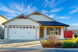 1627 S Columbus Ave, Medford, OR 97501 - Photo 1