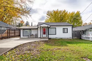 2080 College Way, Medford, OR 97504 - Photo 1