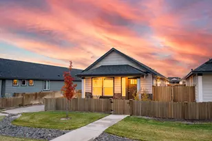 3264 NW 10th St, Redmond, OR 97756 - Photo 1