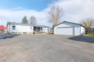 1418 SW Redfin Ln, Grants Pass, OR 97527 - Photo 1