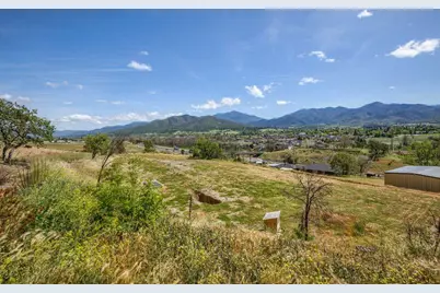 695 Suncrest Road, Talent, OR 97540 - Photo 1
