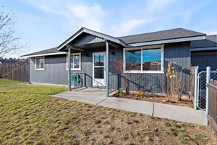 2123 SW 33rd St, Redmond, OR 97756 - Photo 1