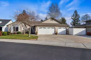 4218 SW Tommy Armour Ln, Redmond, OR 97756 - Photo 1