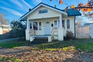 611 W 4th St, Medford, OR 97501 - Photo 1