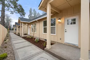 414 SW I St, Grants Pass, OR 97526 - Photo 1