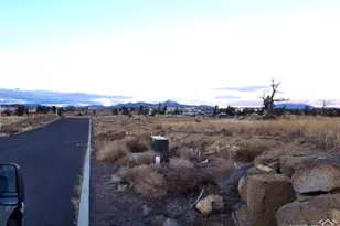 433 SE 9th St, Redmond, OR 97756 - Photo 1