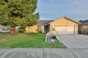 2690 Cummings Ln, Medford, OR 97501 - Photo 1