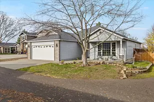 1141 Brookdale Ave, Medford, OR 97504 - Photo 1