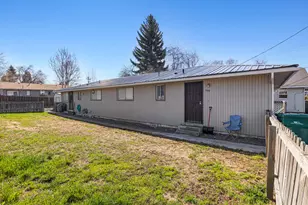 1411 Lakeview Ave, Klamath Falls, OR 97601 - Photo 1