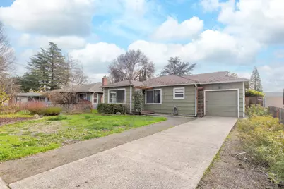 325 NE B Street, Grants Pass, OR 97526 - Photo 1