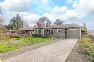 325 NE B St, Grants Pass, OR 97526 - Photo 1