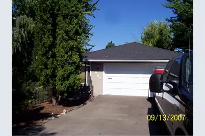 884 Sunrise Avenue, Medford, OR 97504 - Photo 1