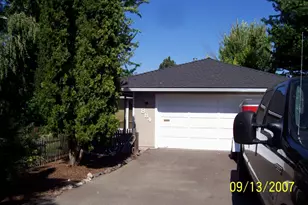 884 Sunrise Ave, Medford, OR 97504 - Photo 1