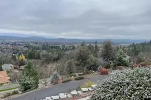 1882 NW Sunview Pl, Grants Pass, OR 97526 - Photo 1