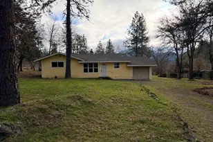 326 Debra Ln, Grants Pass, OR 97527 - Photo 1
