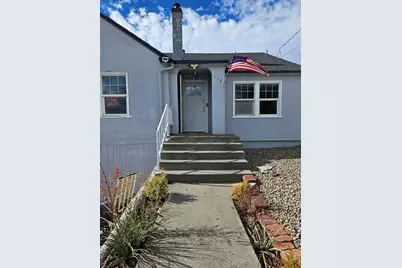 327 Lincoln Street, Klamath Falls, OR 97601 - Photo 1