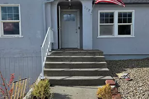 327 Lincoln St, Klamath Falls, OR 97601 - Photo 1