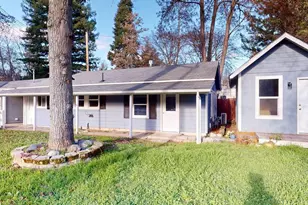 744 NW 2nd St, Grants Pass, OR 97526 - Photo 1