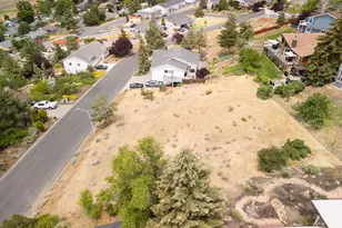 1621 Ridgecrest Dr, Klamath Falls, OR 97601 - Photo 1