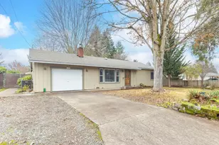 1077 SE Ashley Pl, Grants Pass, OR 97526 - Photo 1