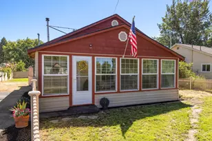 1759 Summers Ln, Klamath Falls, OR 97603 - Photo 1