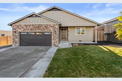925 Sellwood Drive, Eagle Point, OR 97524 - Photo 1