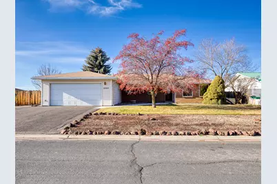 5522 Knightwood Drive, Klamath Falls, OR 97603 - Photo 1